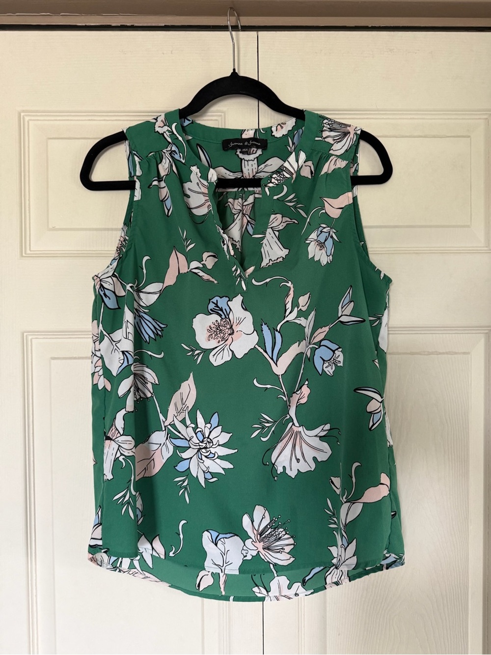 Jasmine & Juliana Green Floral Sleeveless V-Neck Blouse Medium